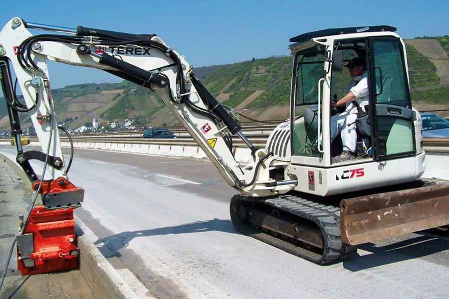 Milling work on a bridge is carried out using an excavator complete with milling head.